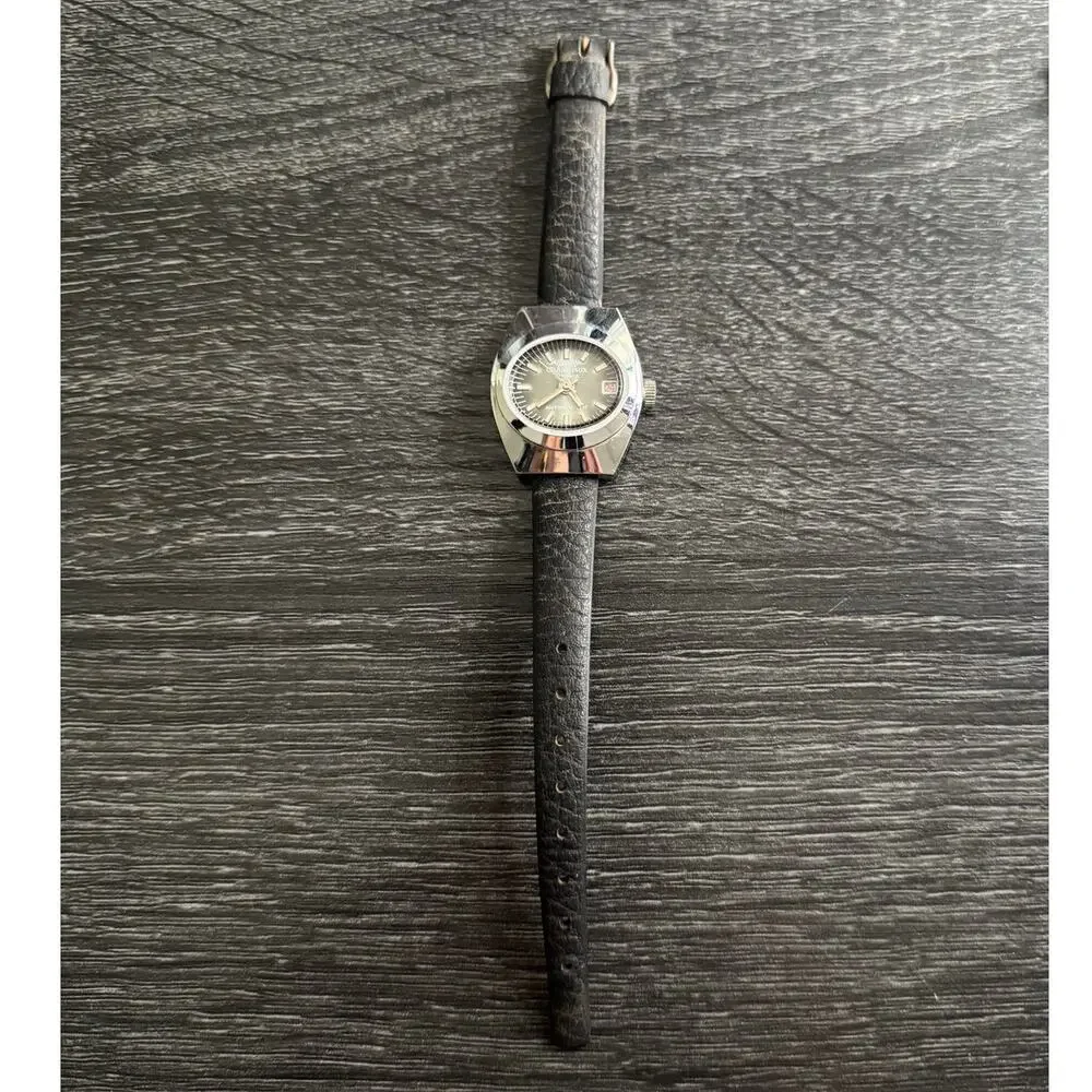 Grand Prix Deluxe‎ 17 Antimagnetic Silver Tone Wristwatch Stainless Steel Back